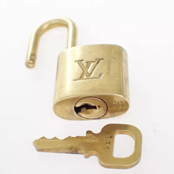 AUTHENTICITY GUARANTEED LOUIS VUITTON LV 10 SET PADLOCK KEY BAG CHARM - Picture 3 of 4